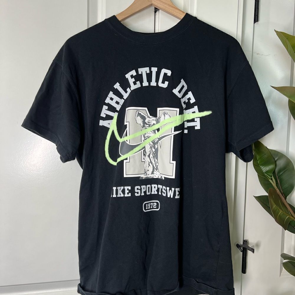 Nike athletic department black short sleeve shirt mens size medium K305